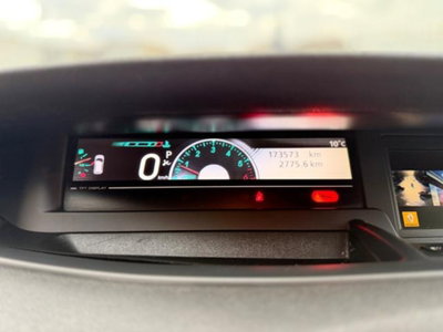 Renault Scenic E-Tech Electric 1.5 dCi 110CV EDC Dynamique (14)