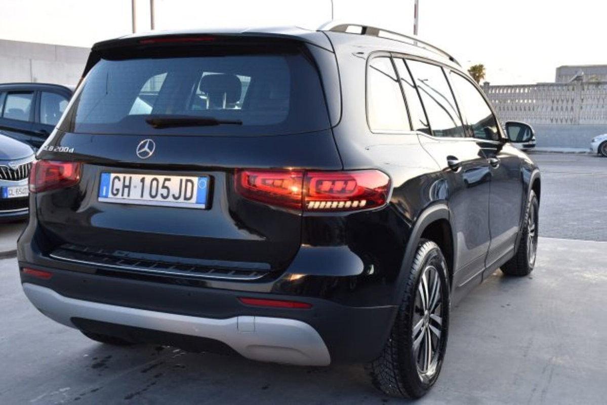 Mercedes-Benz GLB 200 d Business Extra auto 7p.ti (4)