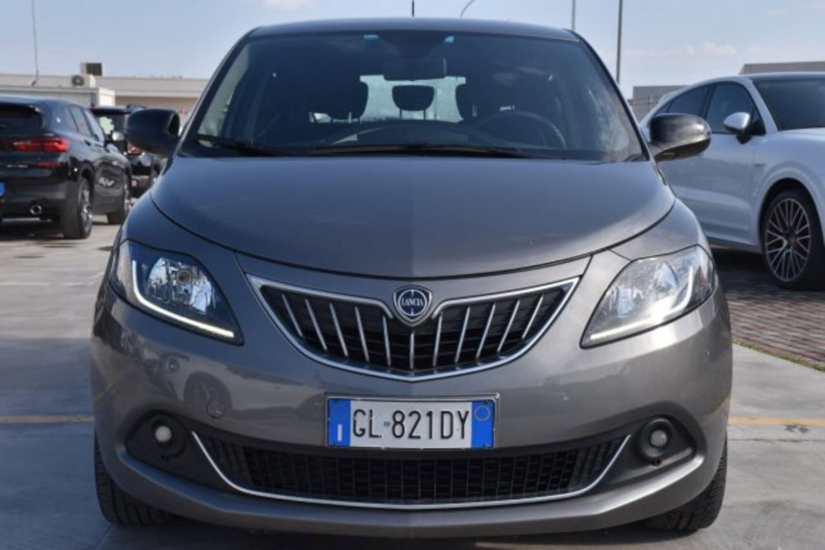 Lancia Ypsilon 1.0 FireFly 5 porte S&S Hybrid Ecochic Gold (2)