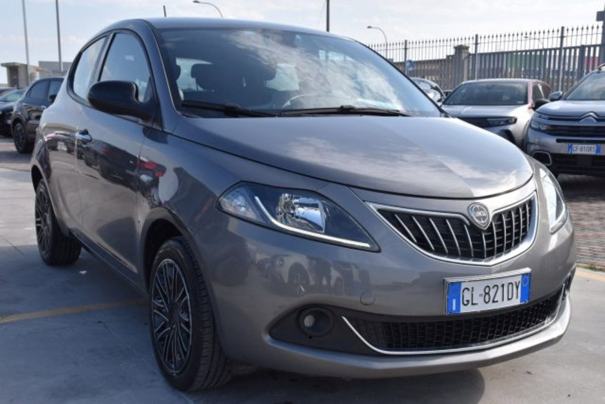 Lancia Ypsilon 1.0 FireFly 5 porte S&S Hybrid Ecochic Gold (3)