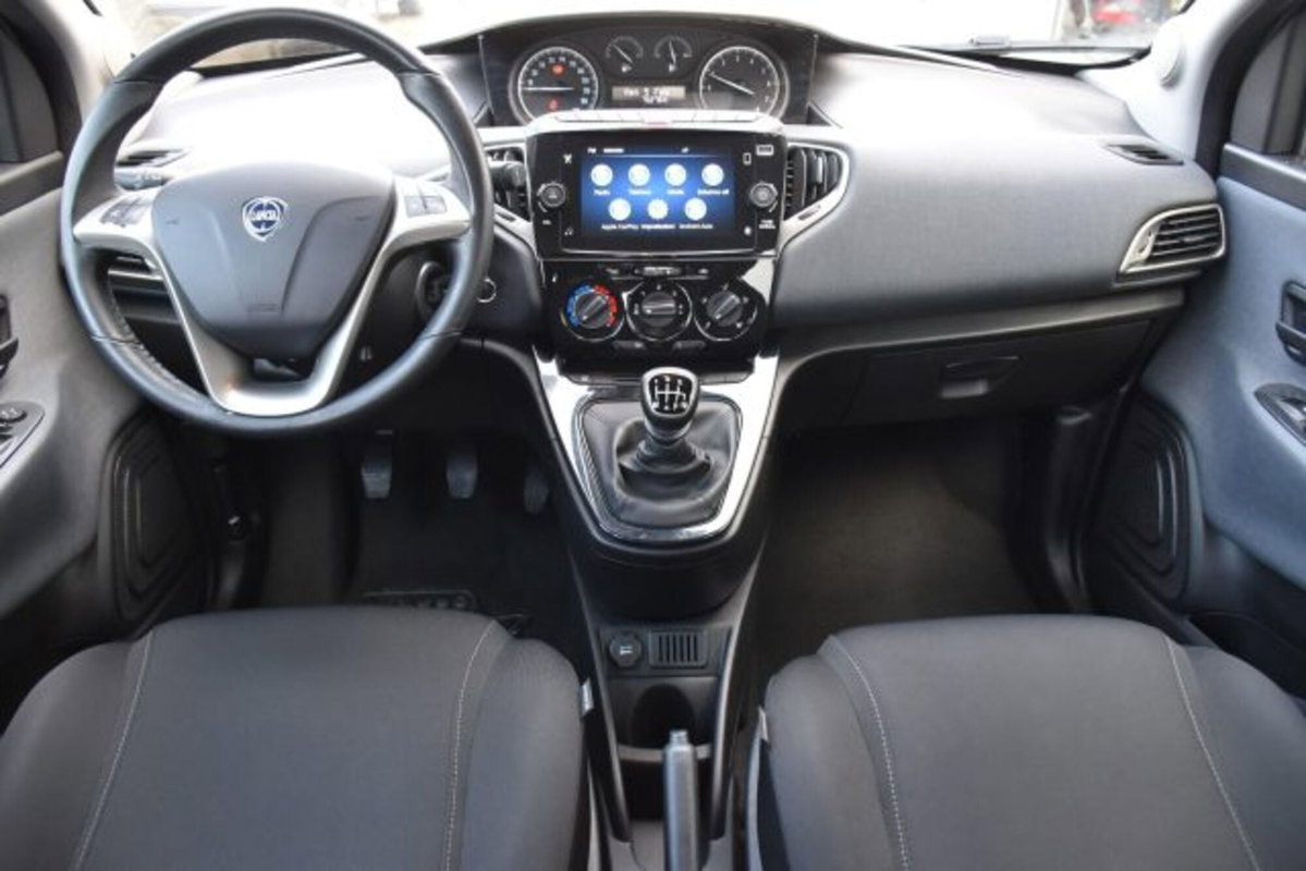 Lancia Ypsilon 1.0 FireFly 5 porte S&S Hybrid Ecochic Gold (4)