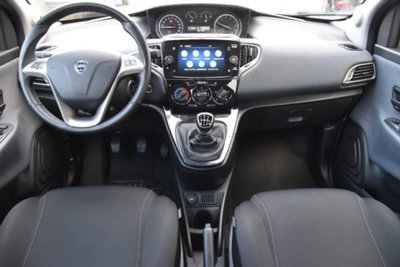 Lancia Ypsilon 1.0 FireFly 5 porte S&S Hybrid Gold Plus (4)