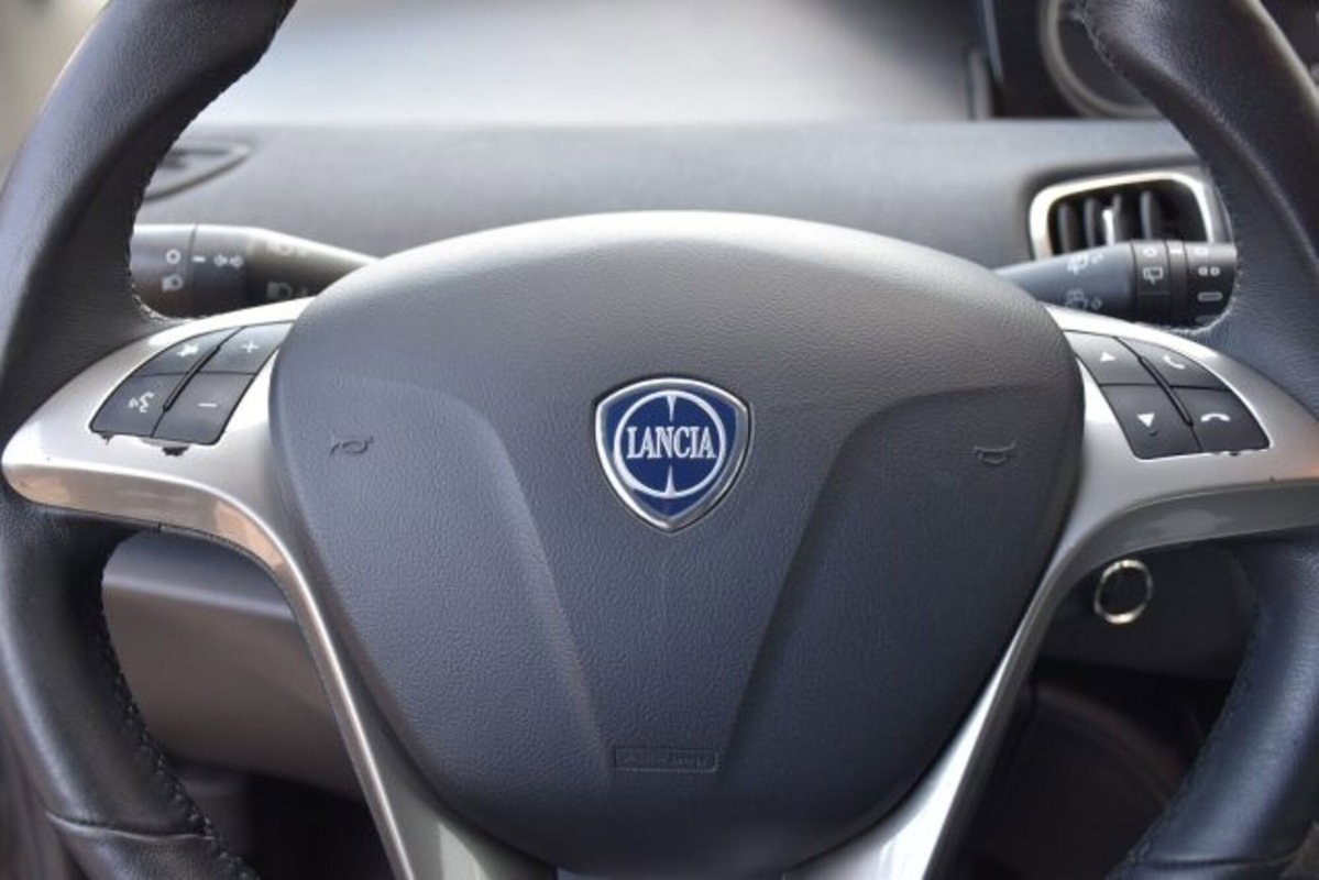 Lancia Ypsilon 1.0 FireFly 5 porte S&S Hybrid Ecochic Gold (7)
