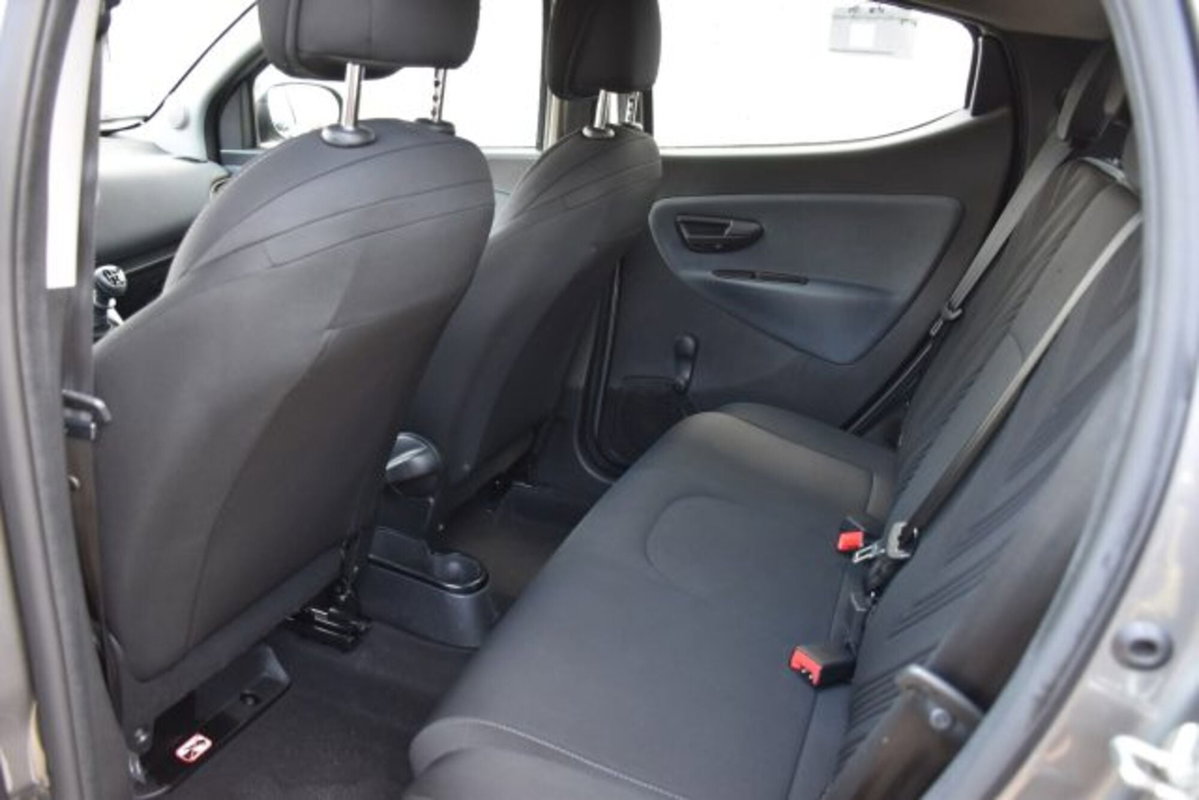 Lancia Ypsilon 1.0 FireFly 5 porte S&S Hybrid Ecochic Gold (8)