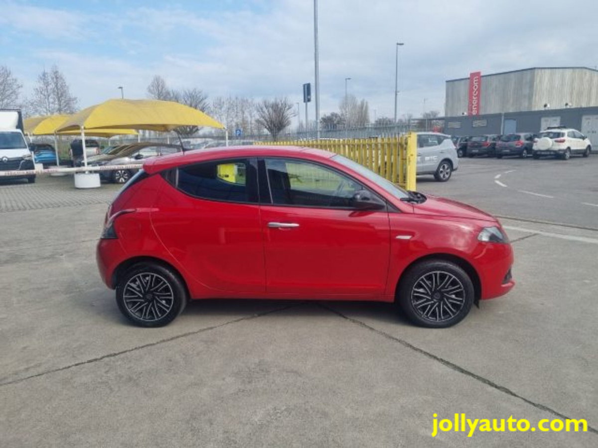Lancia Ypsilon 1.0 FireFly 5 porte S&S Hybrid Gold Plus (4)