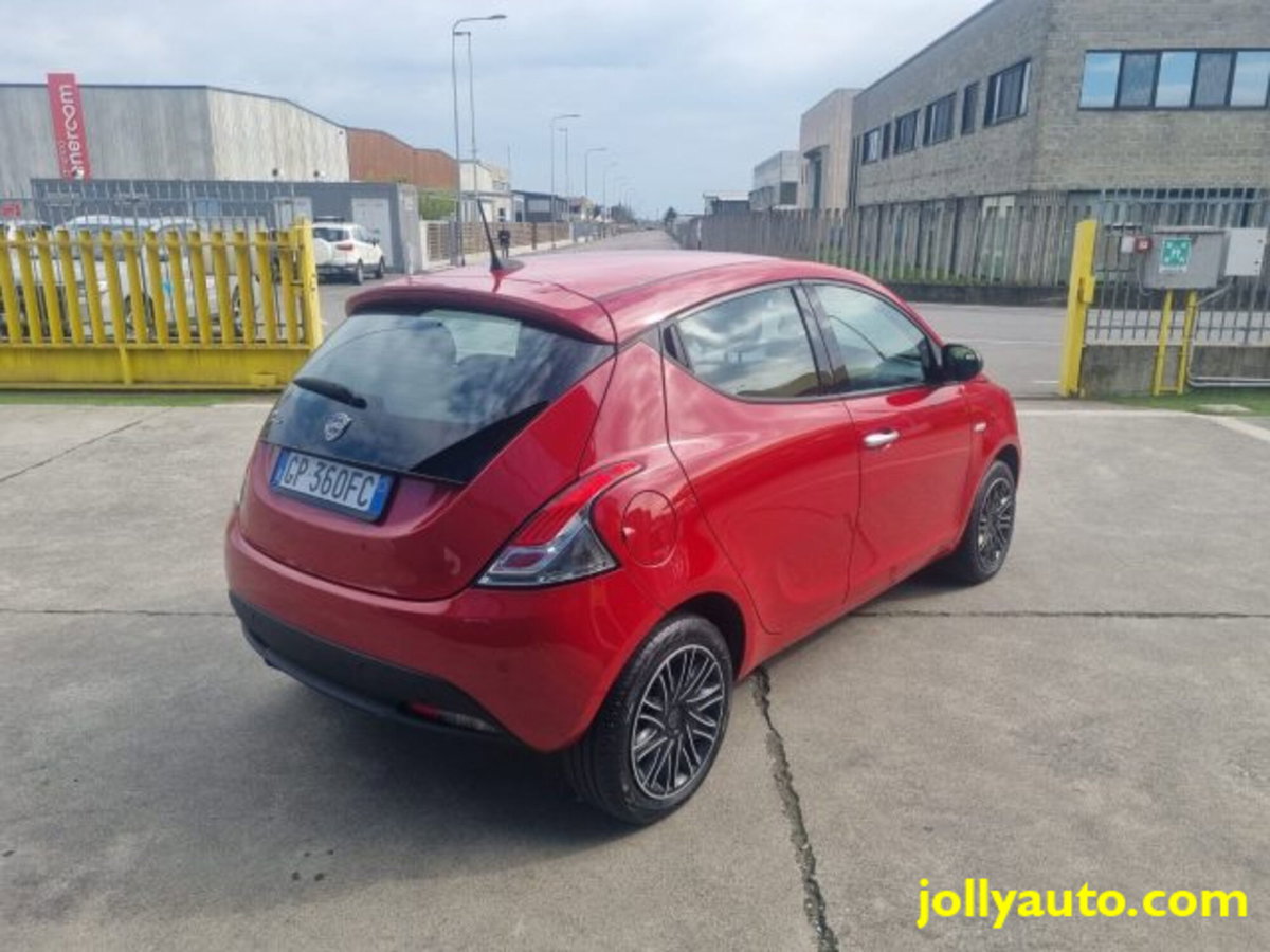 Lancia Ypsilon 1.0 FireFly 5 porte S&S Hybrid Gold Plus (6)