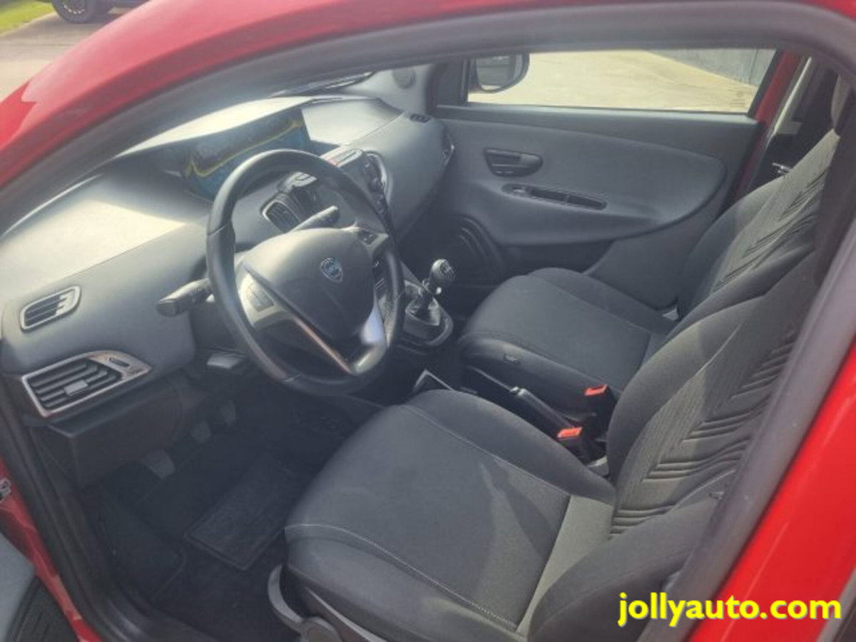 Lancia Ypsilon 1.0 FireFly 5 porte S&S Hybrid Gold Plus (9)