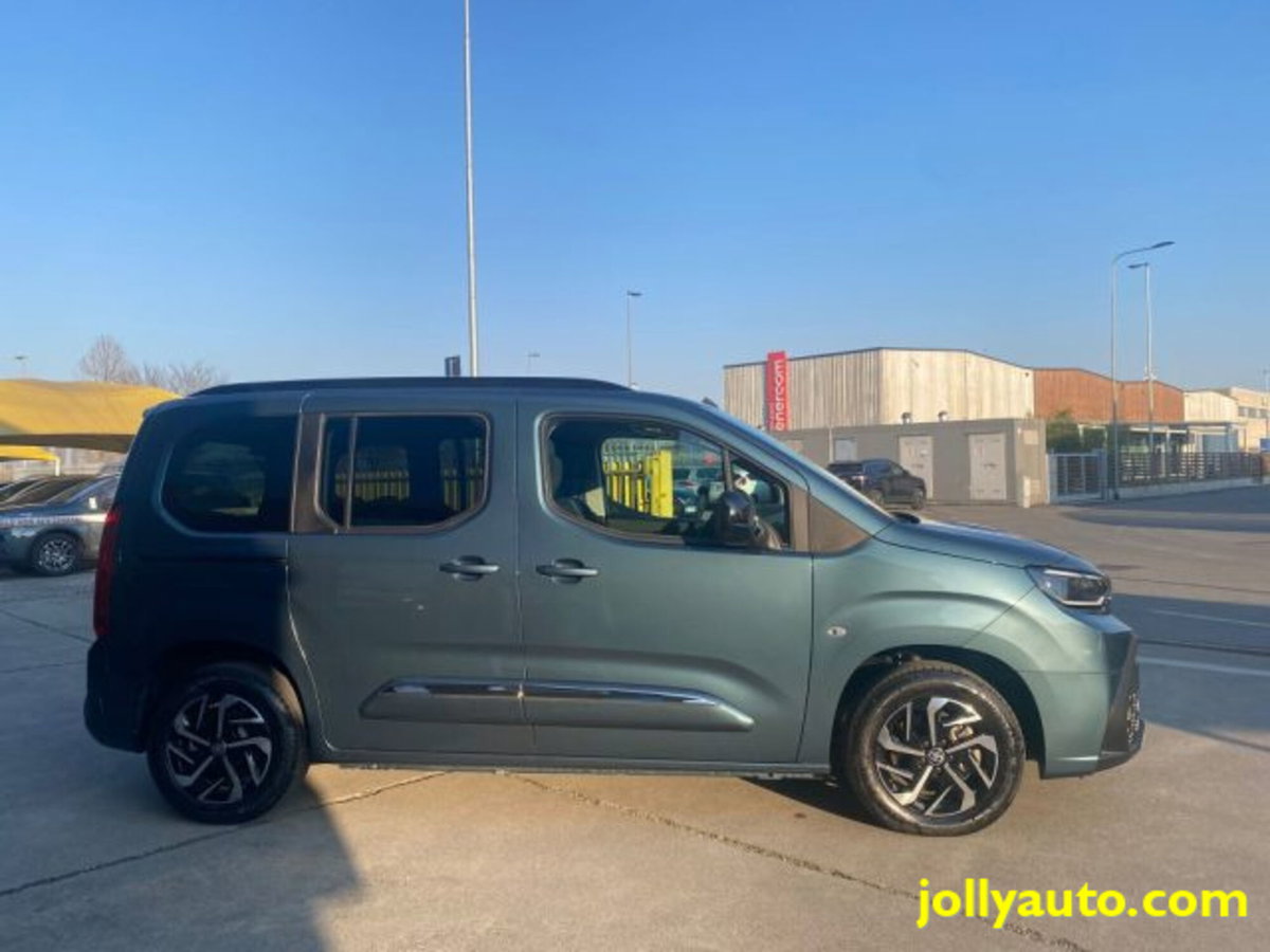 Toyota Proace City Verso City Verso 1.5D 100 CV S&S Short D Executive (3)