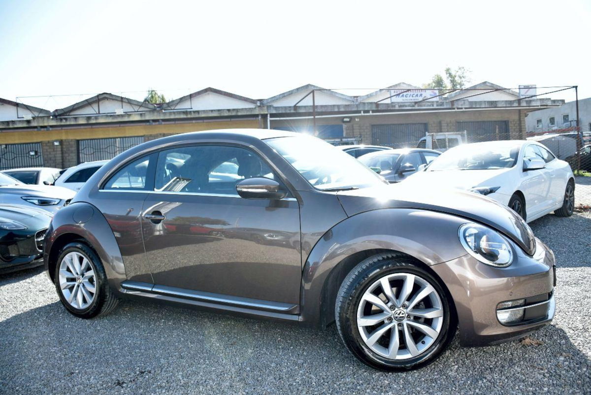 Volkswagen Maggiolino 1.6 TDI Design (11)