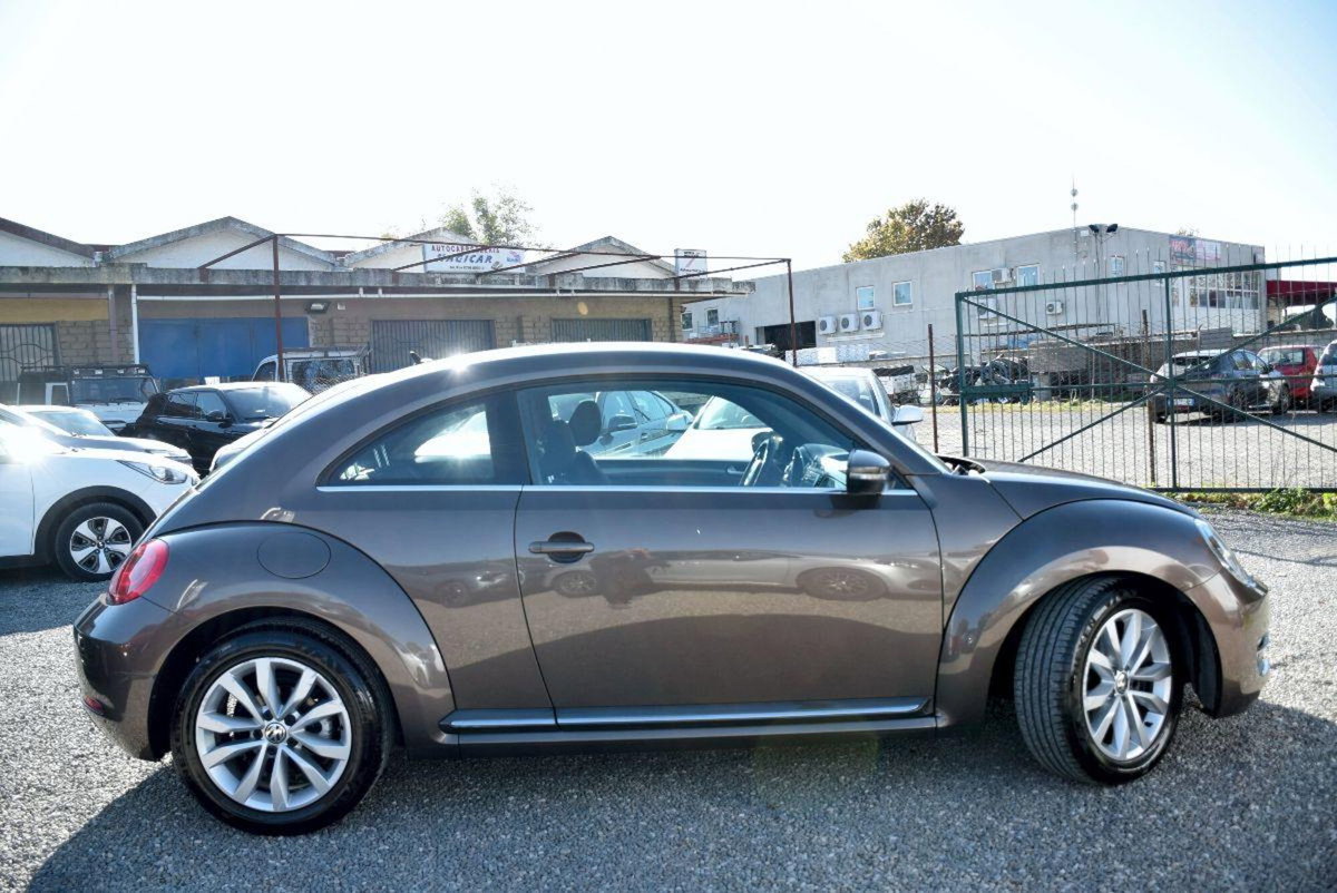 Volkswagen Maggiolino 1.6 TDI Design (12)