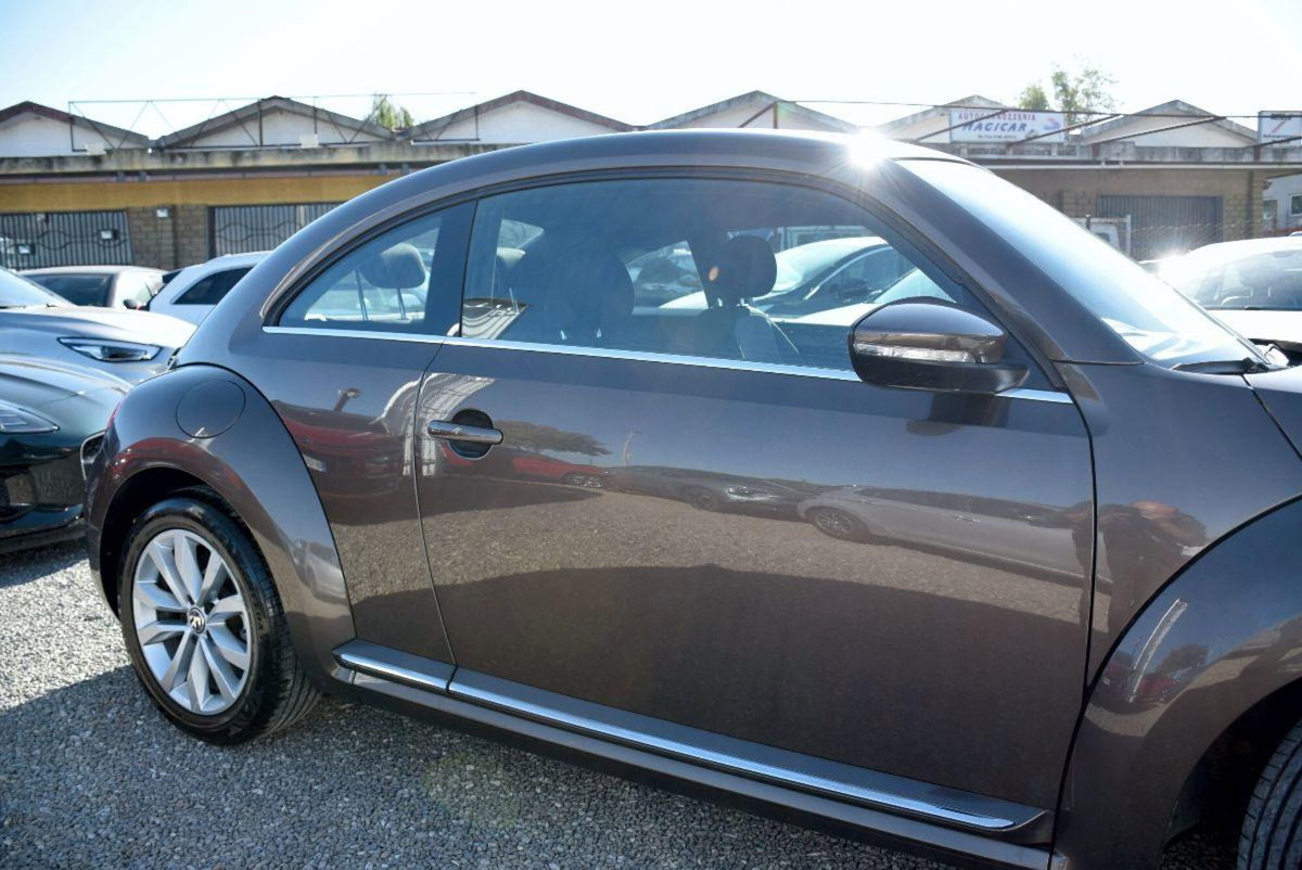 Volkswagen Maggiolino 1.6 TDI Design (13)