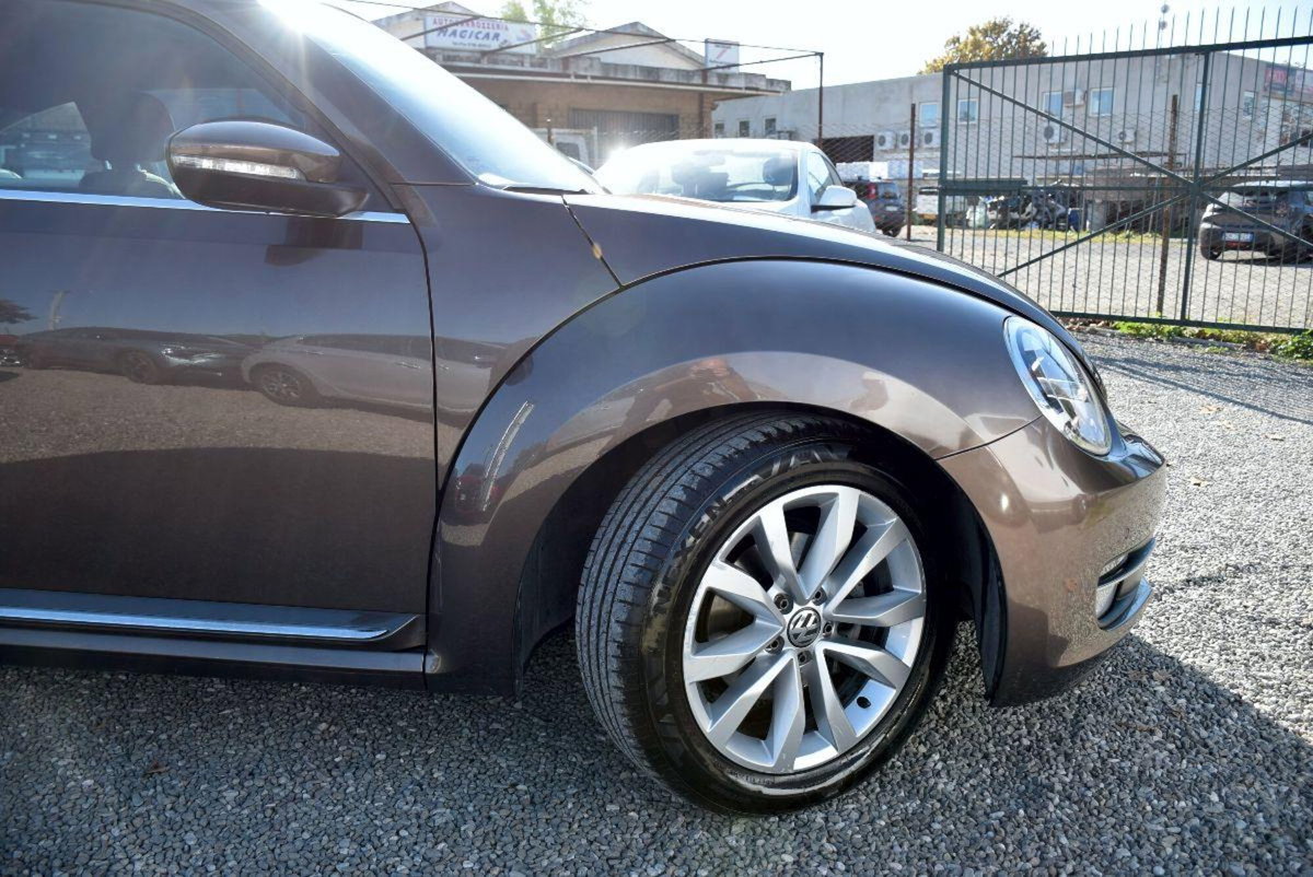 Volkswagen Maggiolino 1.6 TDI Design (14)