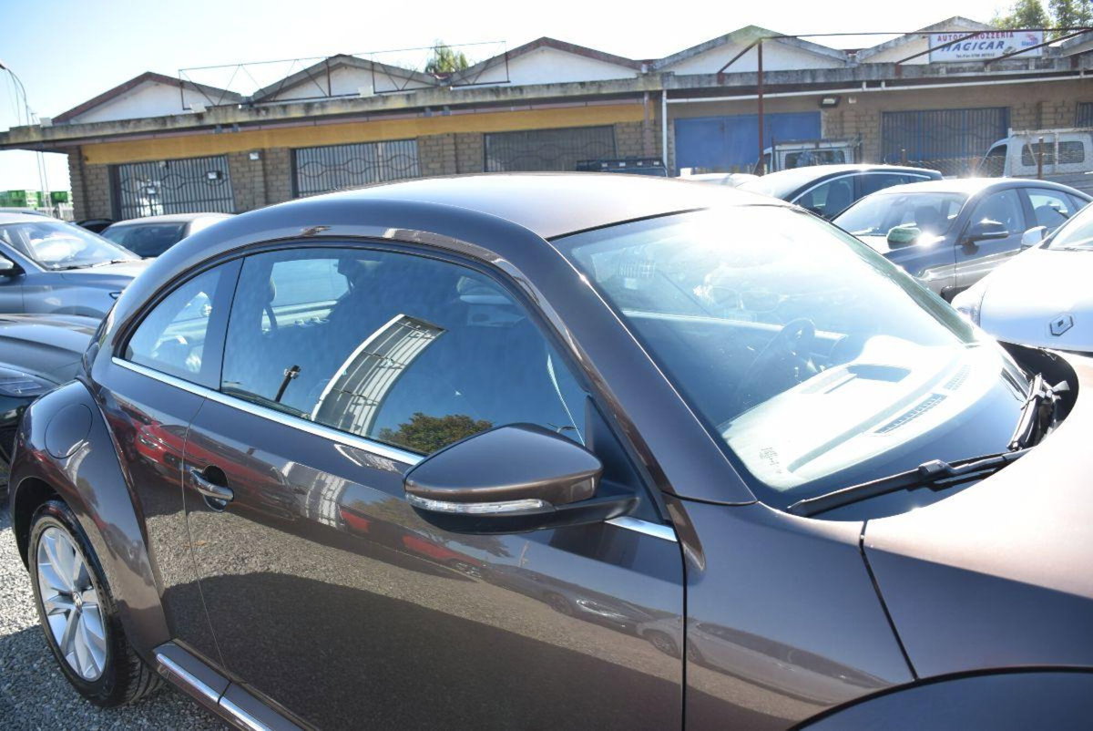 Volkswagen Maggiolino 1.6 TDI Design (15)