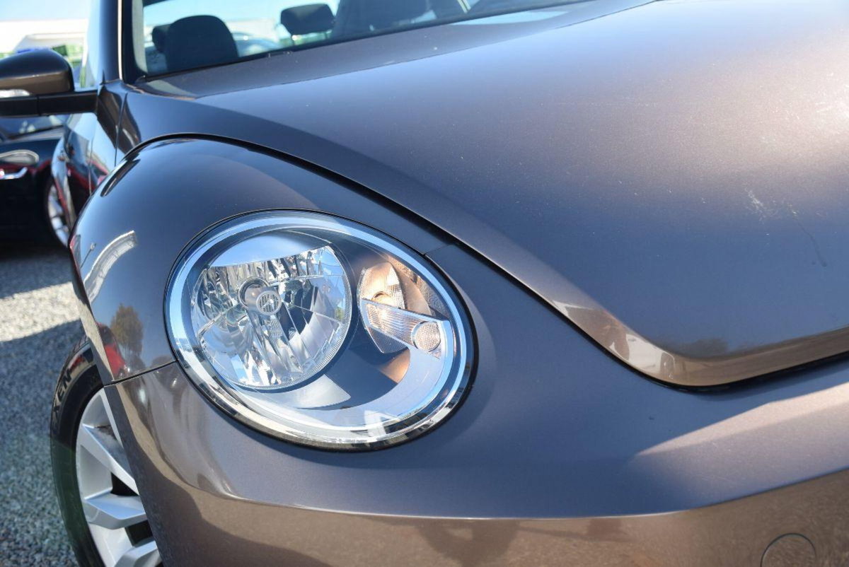 Volkswagen Maggiolino 1.6 TDI Design (16)