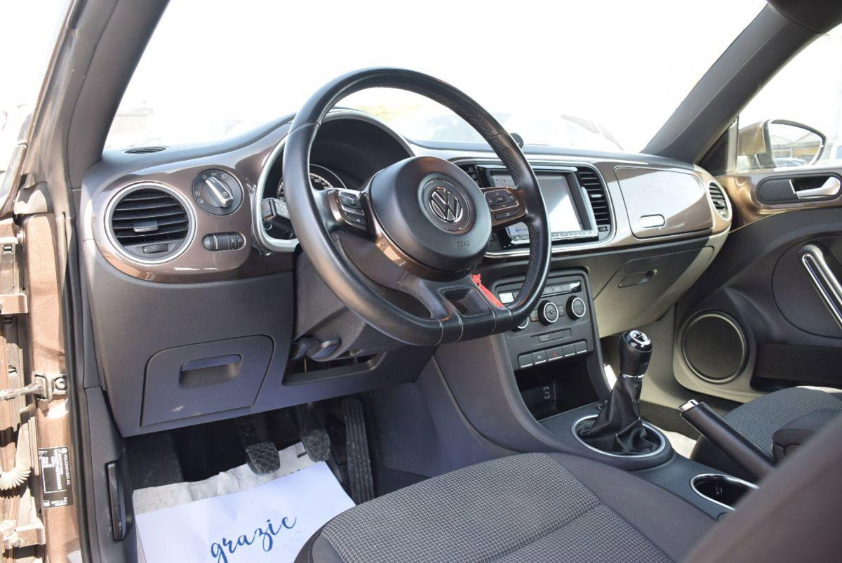 Volkswagen Maggiolino 1.6 TDI Design (6)