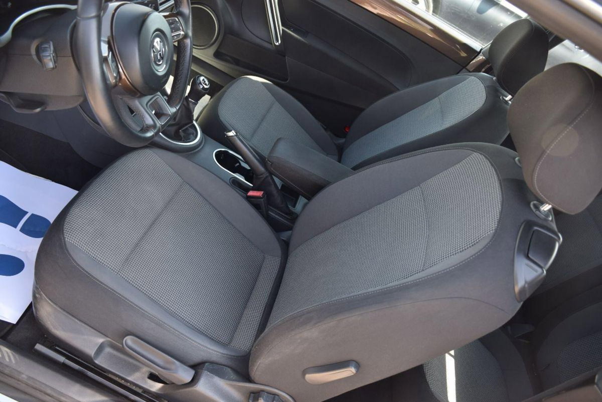 Volkswagen Maggiolino 1.6 TDI Design (7)