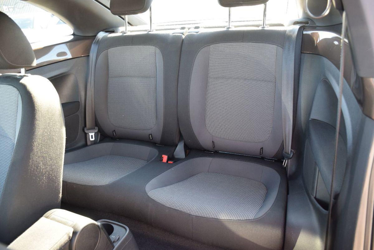 Volkswagen Maggiolino 1.6 TDI Design (8)