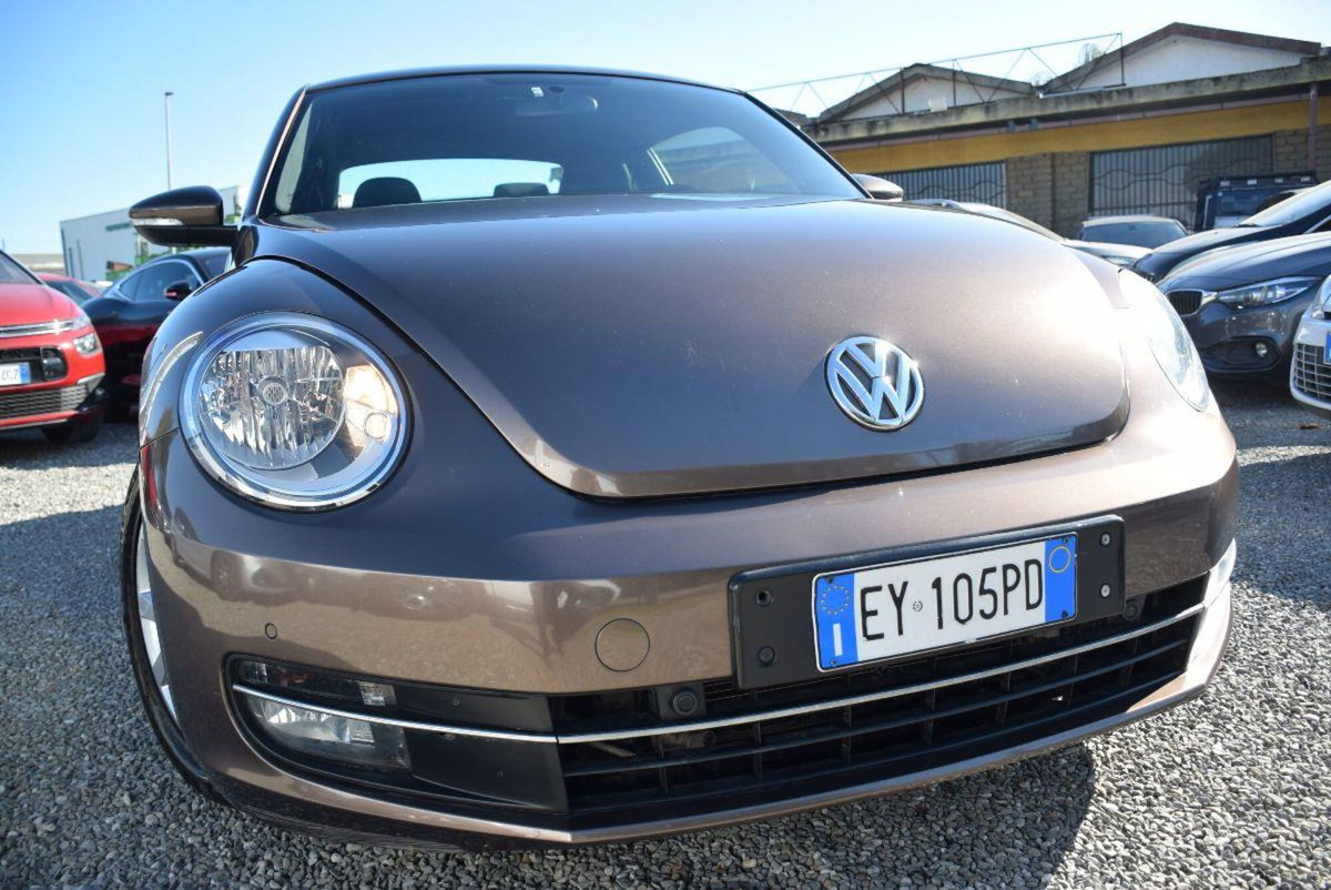 Volkswagen Maggiolino 1.6 TDI Design (9)