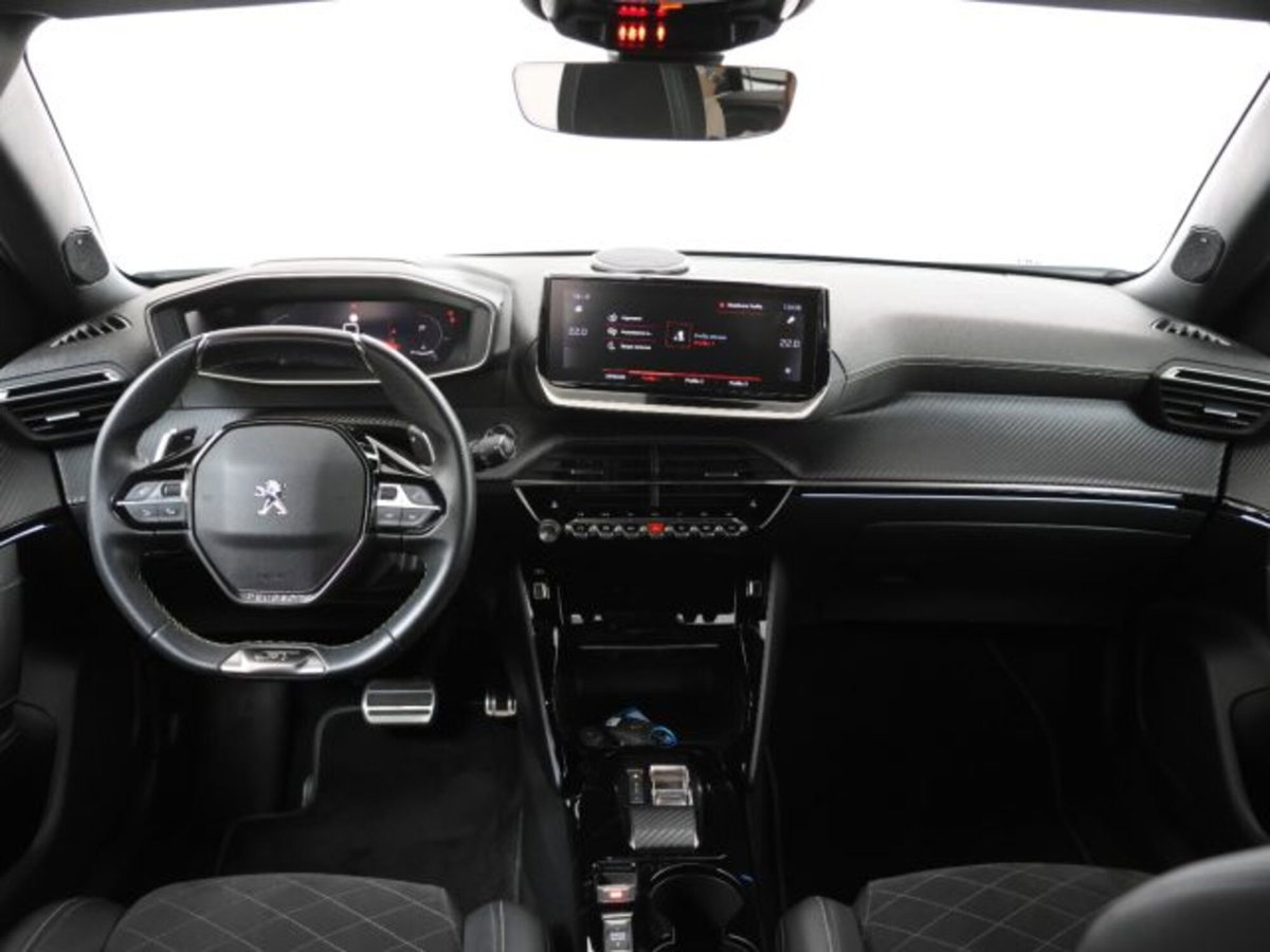Peugeot 2008 PureTech 130 S&S EAT8 GT Pack (13)