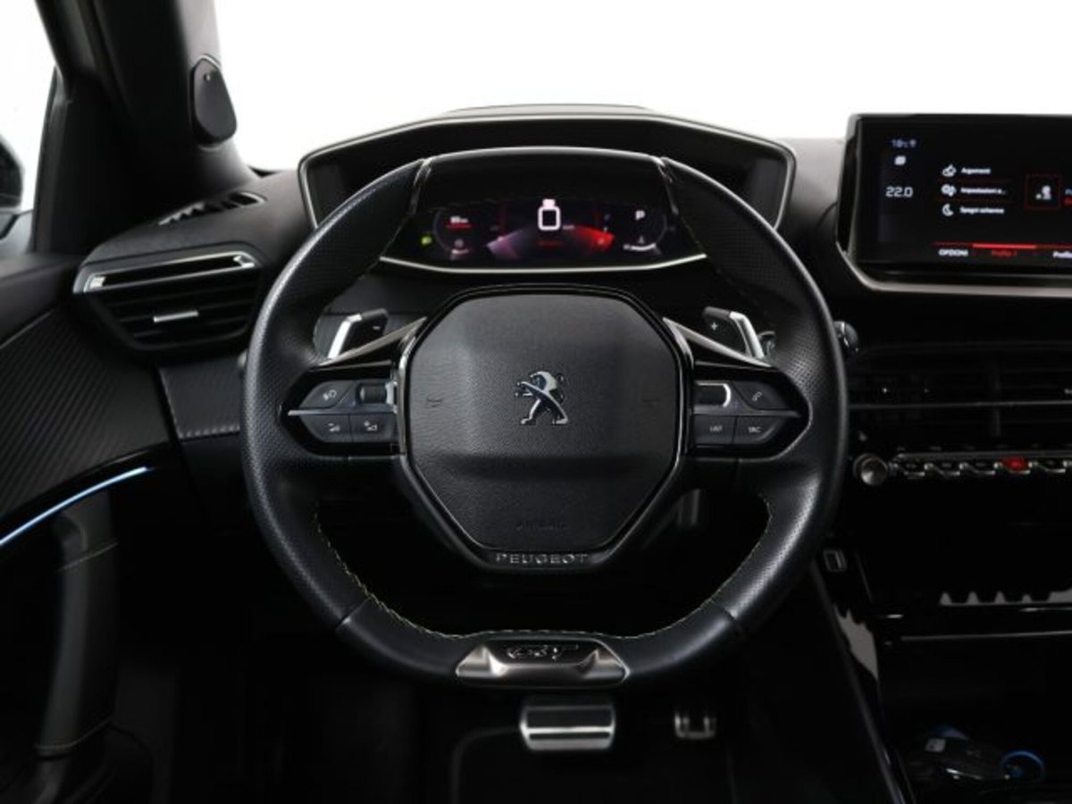 Peugeot 2008 PureTech 130 S&S EAT8 GT Pack (14)