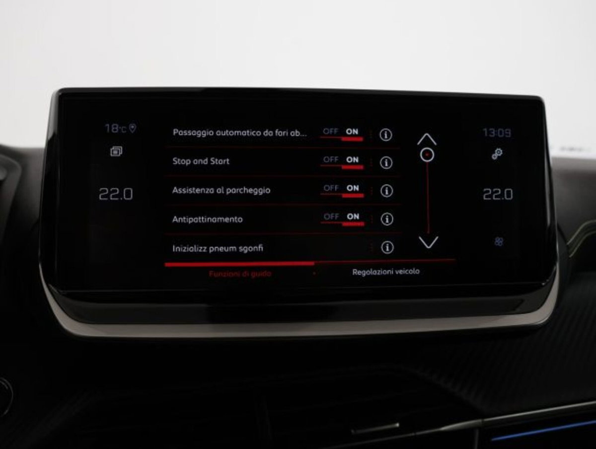 Peugeot 2008 PureTech 130 S&S EAT8 GT Pack (17)