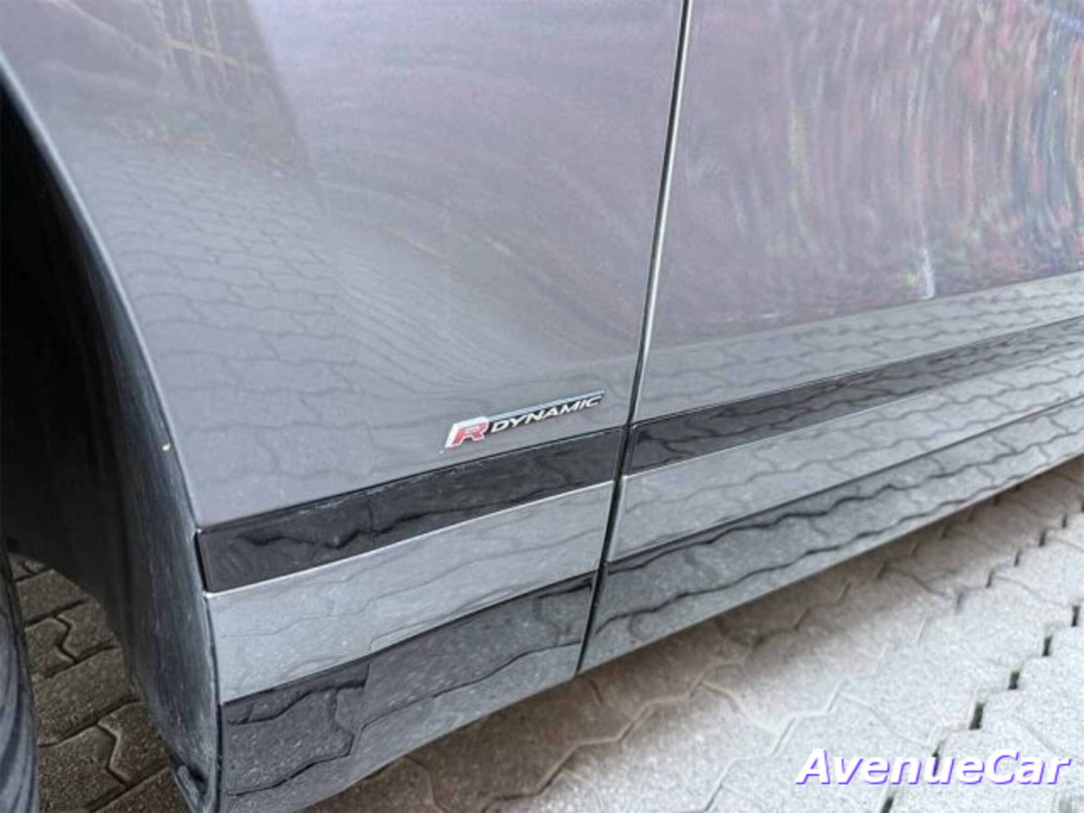 Land Rover Range Rover Velar 2.0D I4 180 CV R-Dynamic (11)