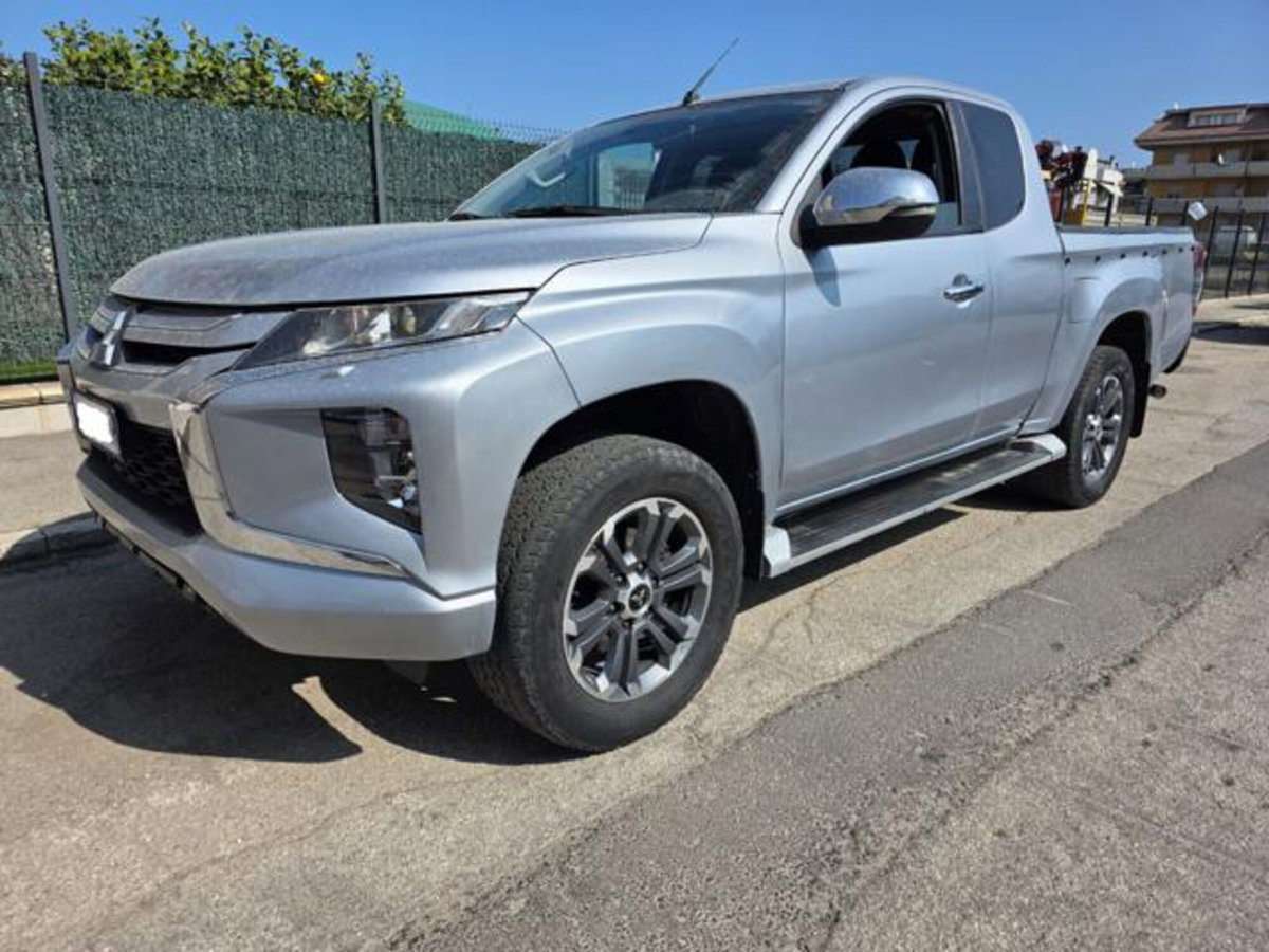 Mitsubishi L200 2.3 D Club Cab 4x4 Super Select Intense