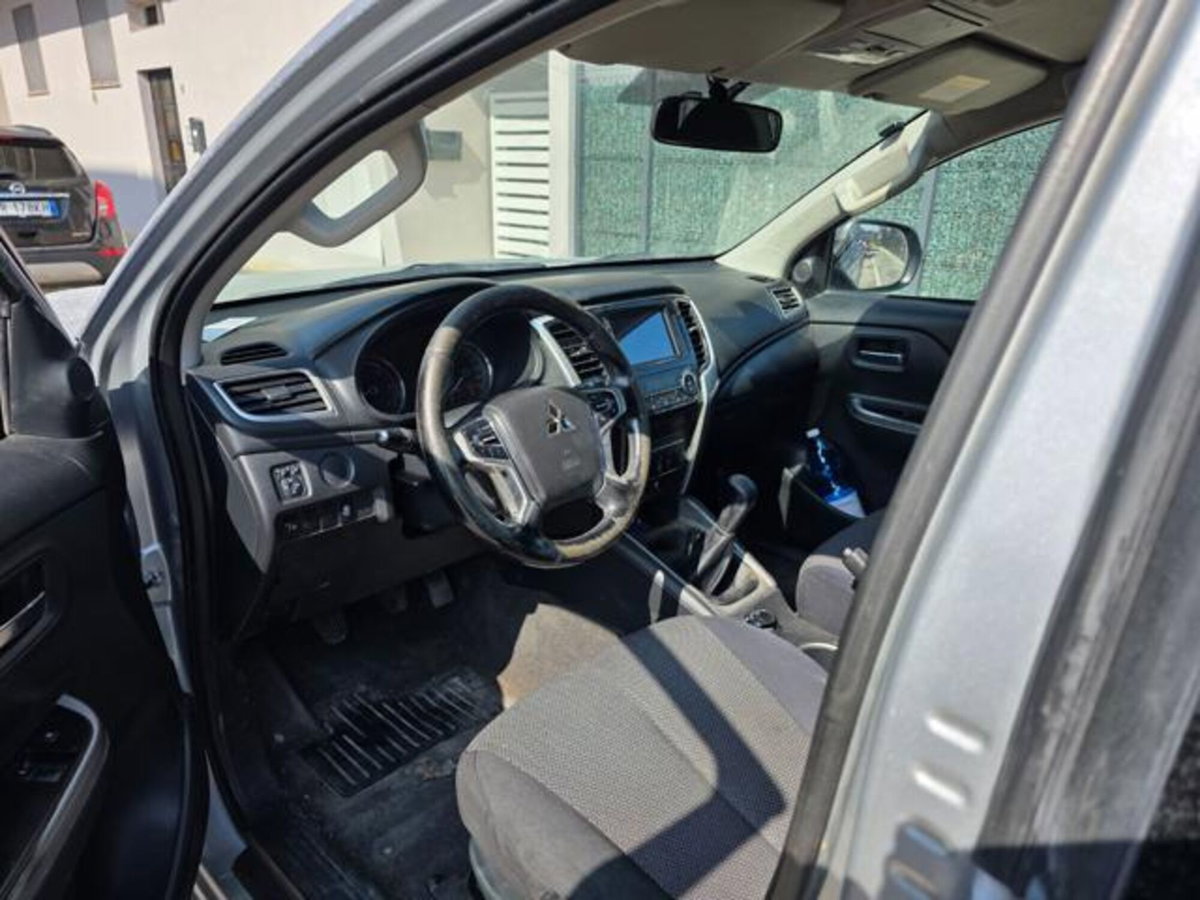 Mitsubishi L200 2.3 D Club Cab 4x4 Super Select Intense (10)