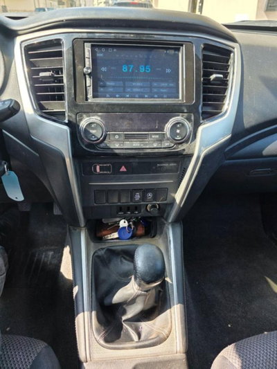 Mitsubishi L200 2.3 D Club Cab 4x4 Super Select Intense (12)