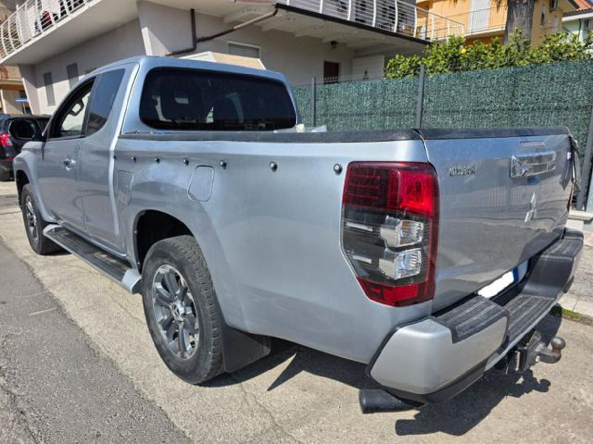 Mitsubishi L200 2.3 D Club Cab 4x4 Super Select Intense (5)
