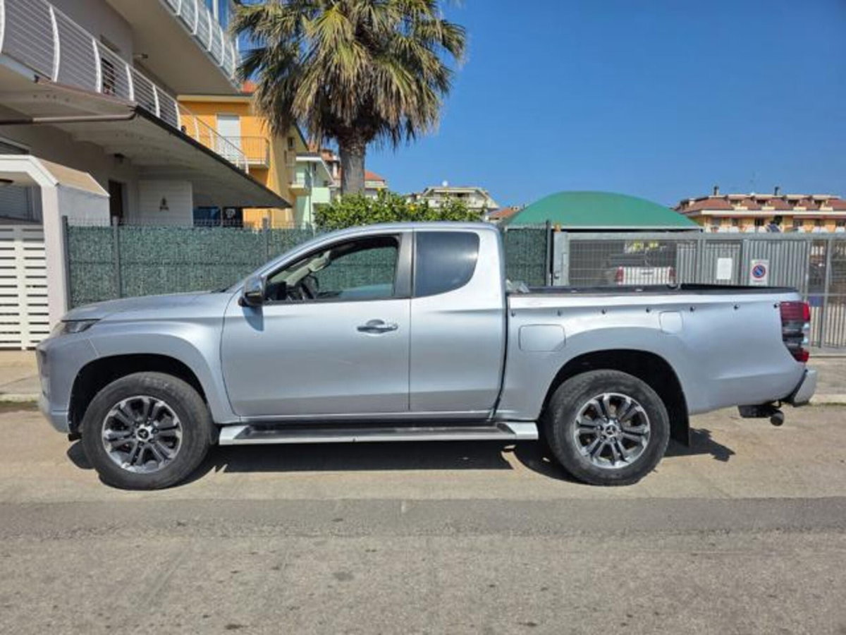 Mitsubishi L200 2.3 D Club Cab 4x4 Super Select Intense (7)
