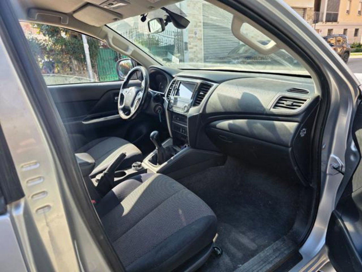 Mitsubishi L200 2.3 D Club Cab 4x4 Super Select Intense (9)