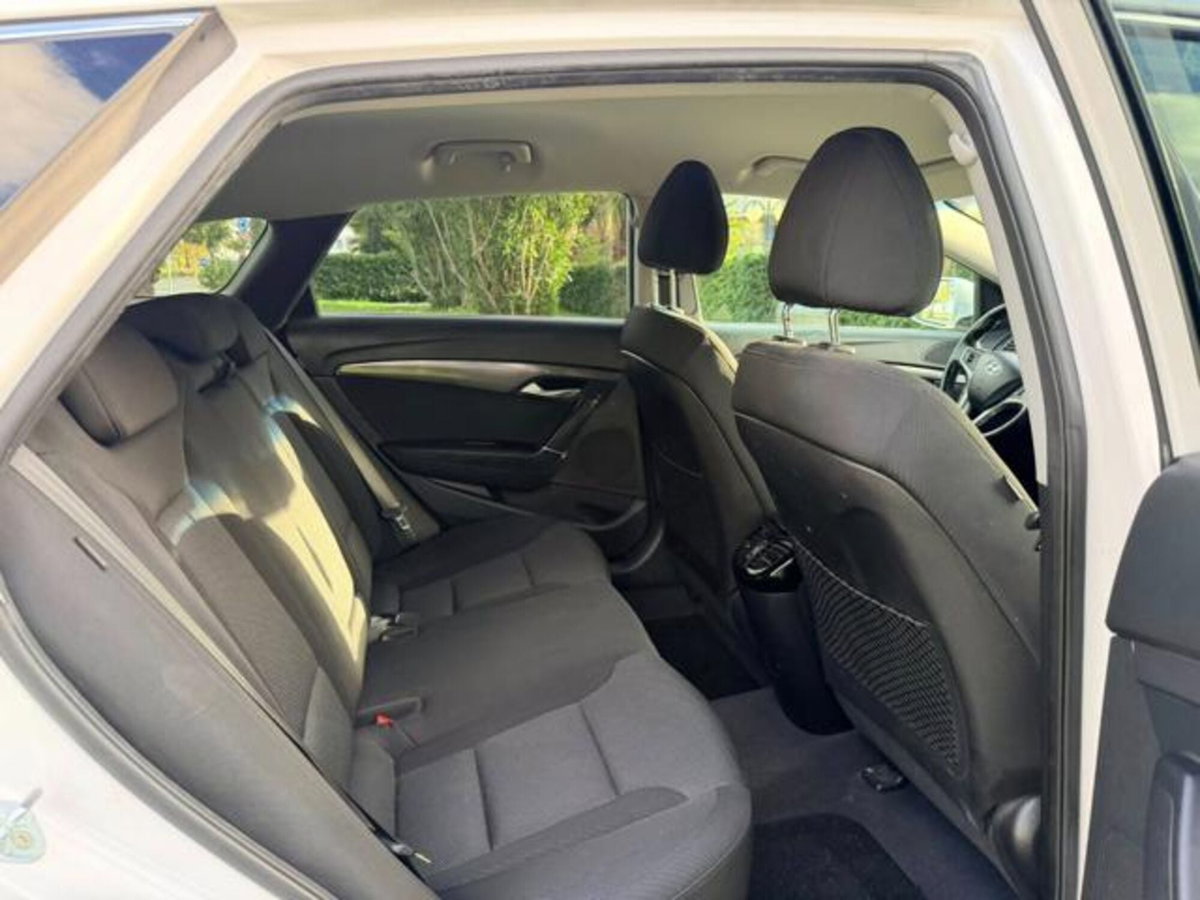 Hyundai i40 Station Wagon 1.7 CRDi 141 CV 7DCT Style (14)