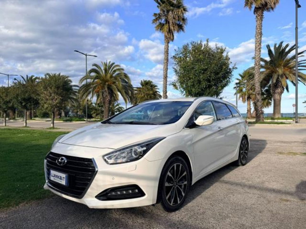 Hyundai i40 Station Wagon 1.7 CRDi 141 CV 7DCT Style (2)