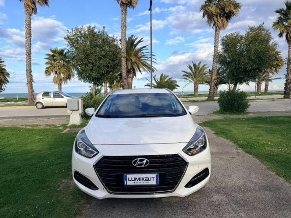 Hyundai i40 Station Wagon 1.7 CRDi 141 CV 7DCT Style (3)