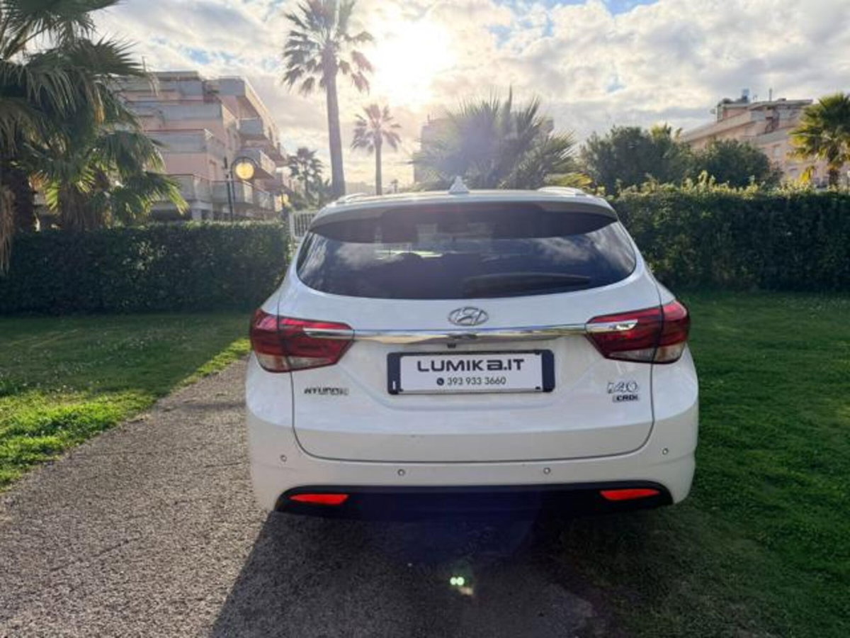 Hyundai i40 Station Wagon 1.7 CRDi 141 CV 7DCT Style (6)