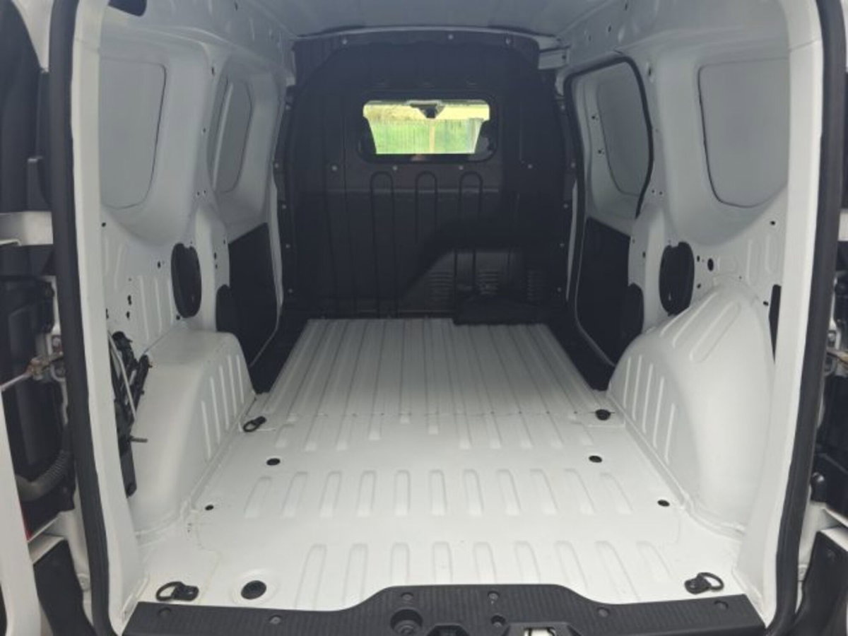 Renault Express van 1.5 Blue dci 95cv (13)