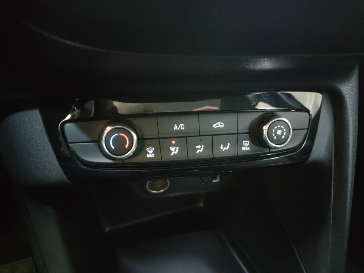 Opel Corsa 1.2 Edition (17)