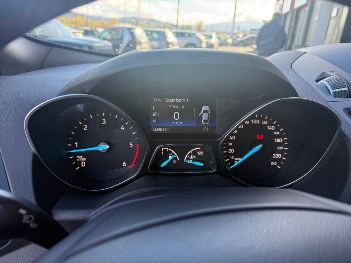 Ford Kuga 2.0 TDCI 120 CV S&S 2WD Powershift ST-Line (12)