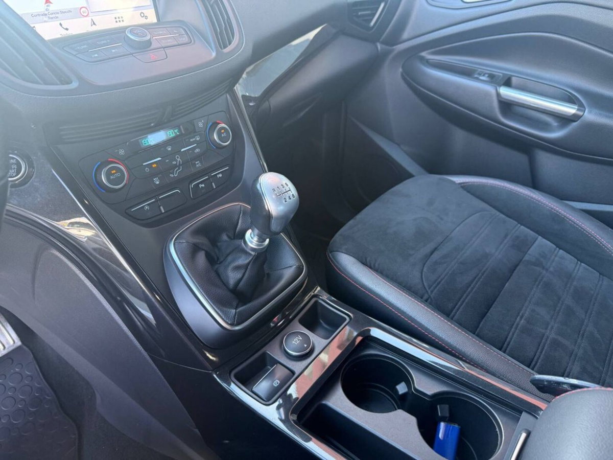 Ford Kuga 2.0 TDCI 120 CV S&S 2WD Powershift ST-Line (18)