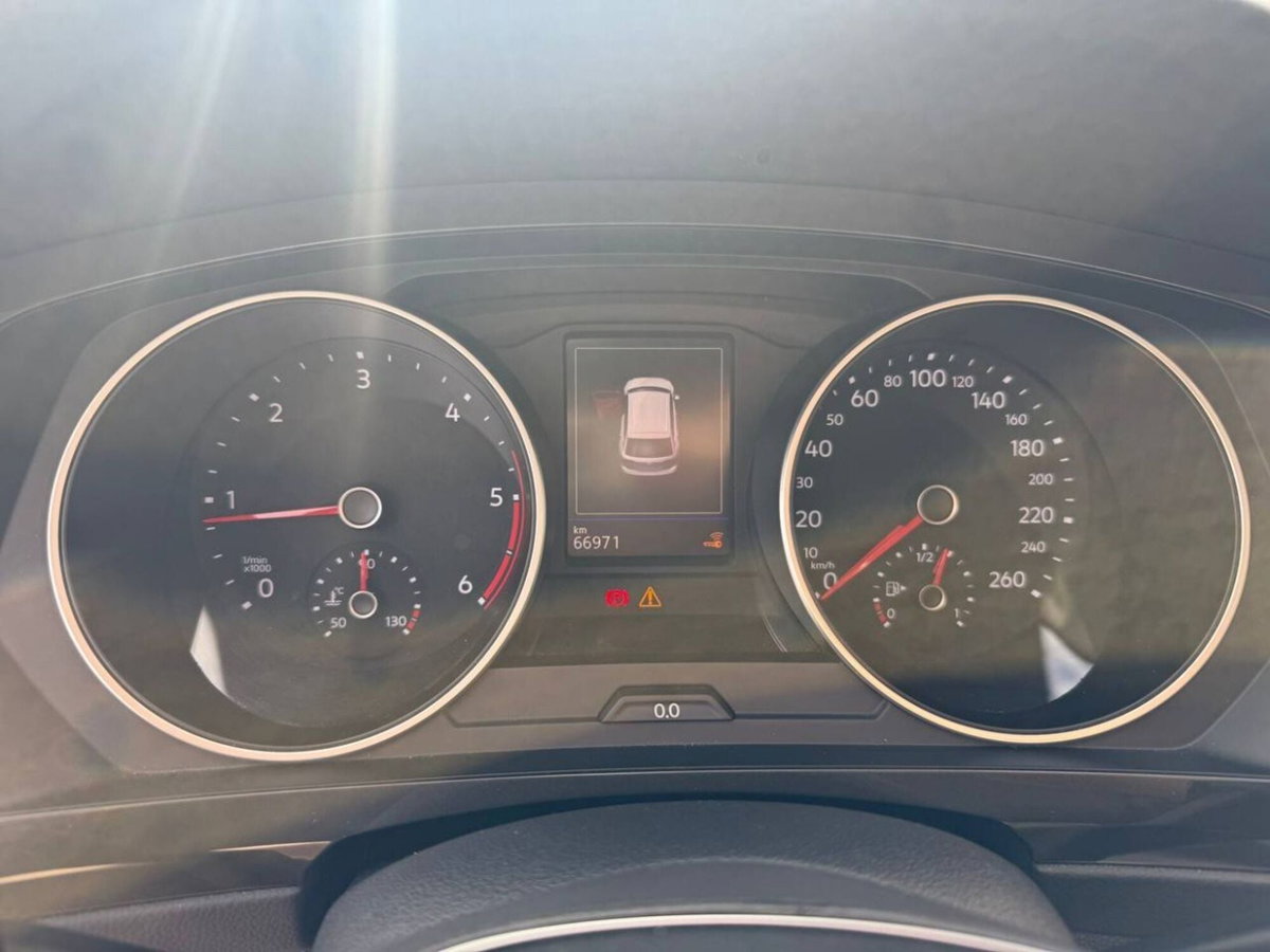 Volkswagen Tiguan 1.6 TDI SCR Sport BlueMotion Technology (11)
