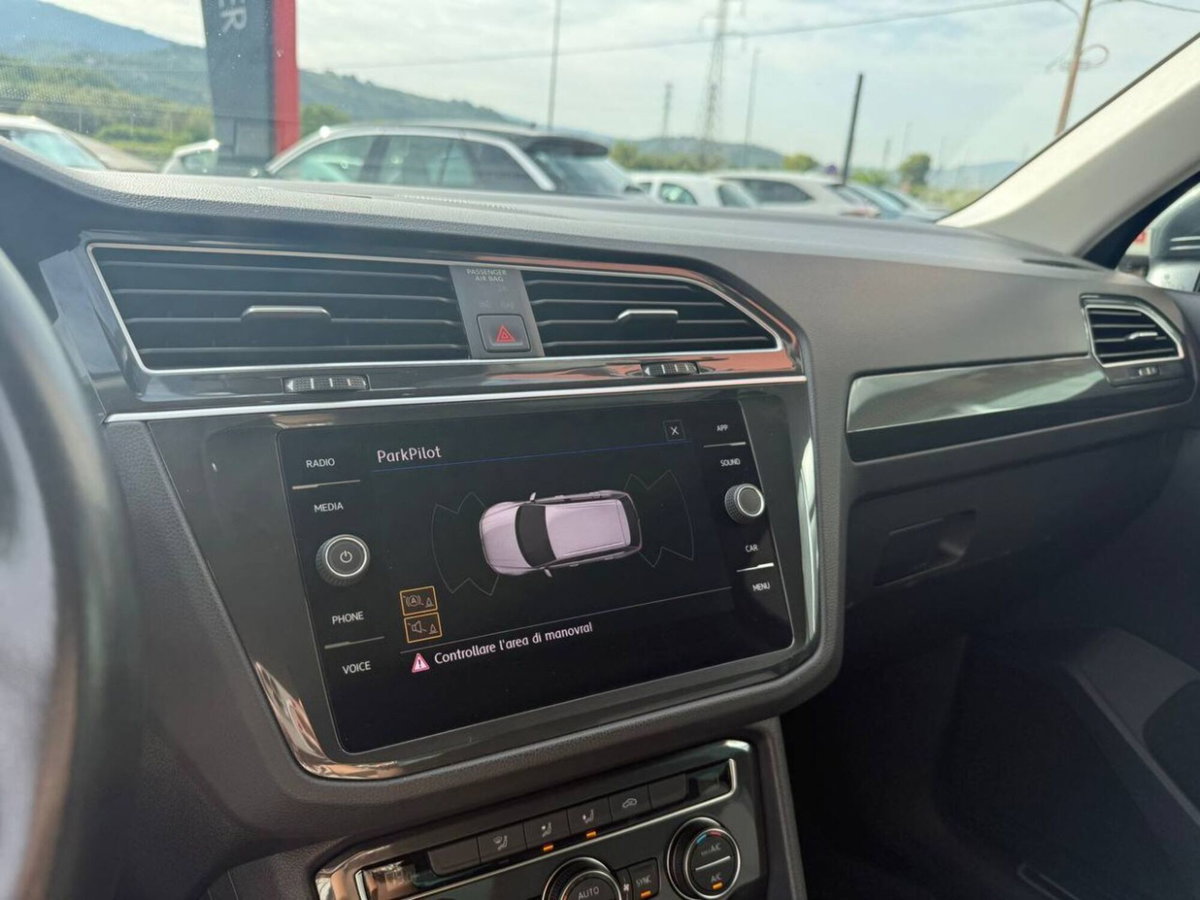 Volkswagen Tiguan 1.6 TDI SCR Sport BlueMotion Technology (12)