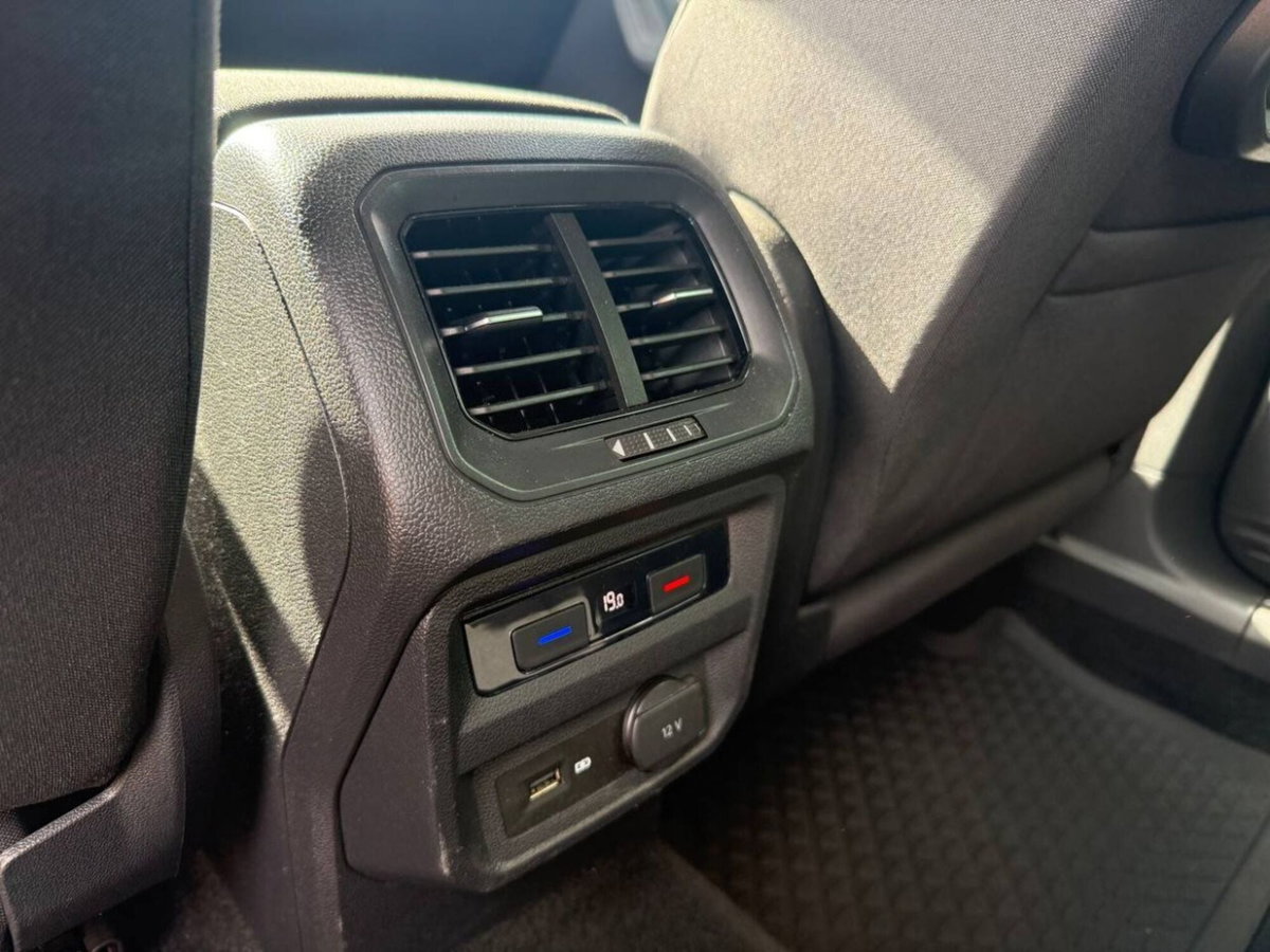 Volkswagen Tiguan 1.6 TDI SCR Sport BlueMotion Technology (16)