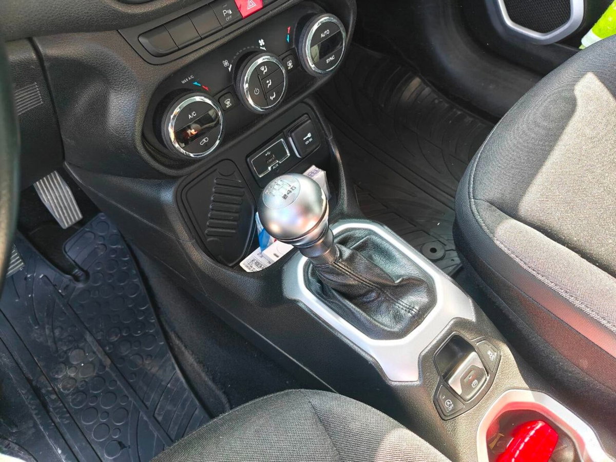 Jeep Renegade 1.6 Mjt 120 CV Limited (12)