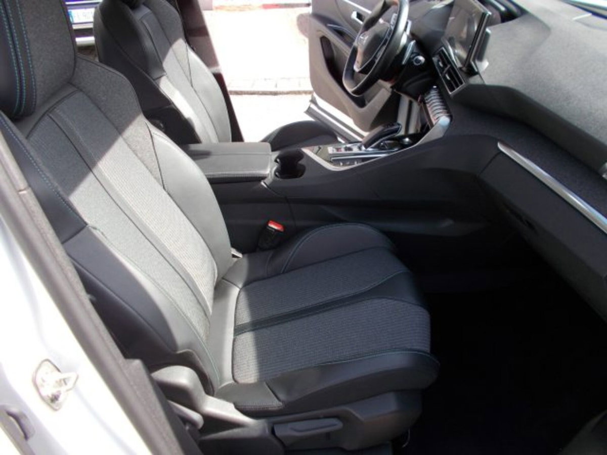 Peugeot 3008 Hybrid 225 e-EAT8 Allure Pack (10)