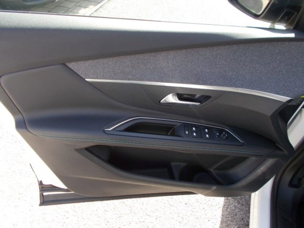 Peugeot 3008 Hybrid 225 e-EAT8 Allure Pack (16)