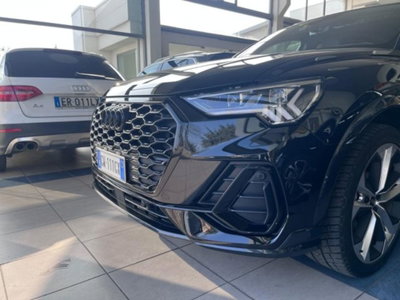 Audi Q3 Sportback 40 2.0 tdi Identity Black quattro 193cv s-tronic (3)