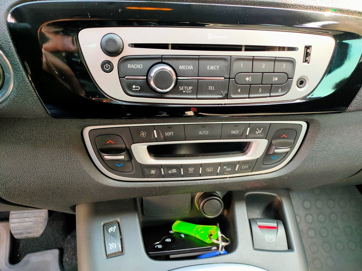Renault Scenic E-Tech Electric XMod 1.5 dCi 110CV EDC Live (14)