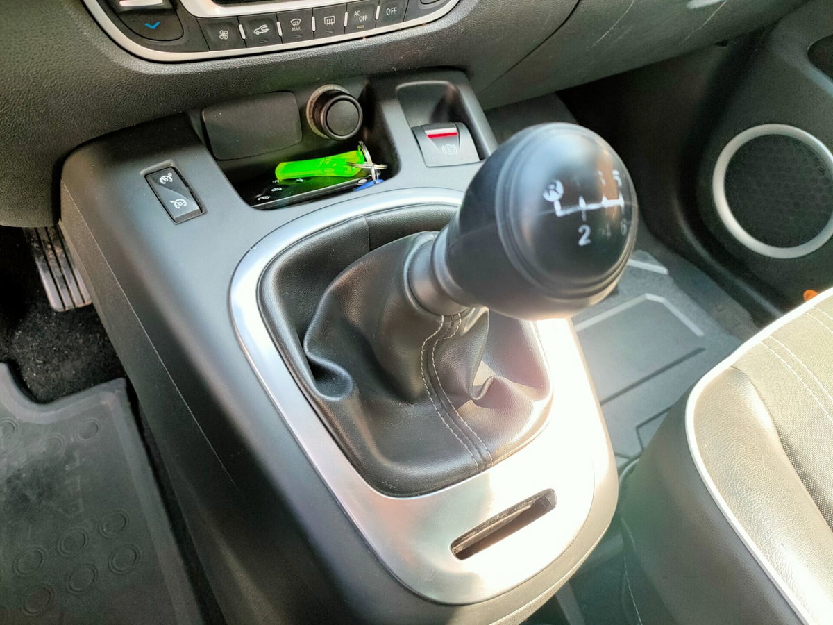 Renault Scenic E-Tech Electric XMod 1.5 dCi 110CV EDC Live (15)