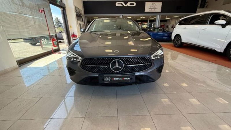 Mercedes-Benz CLA Shooting Brake 180 d Progressive Advanced Plus auto